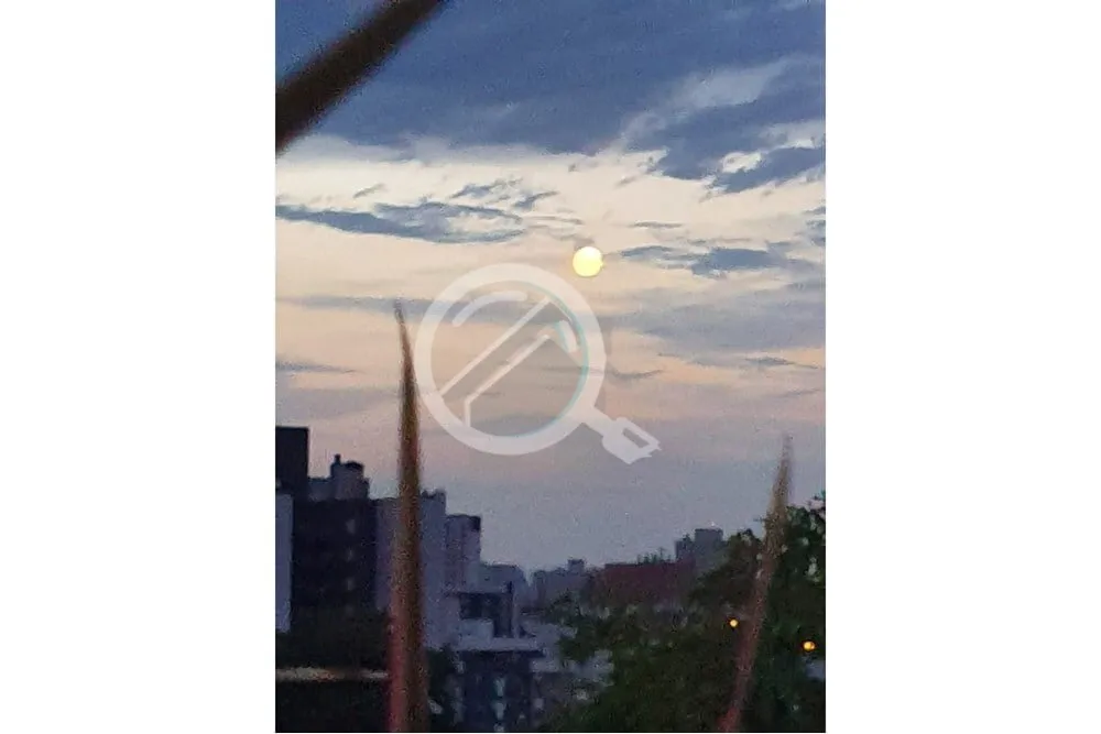 Imagem Cobertura em excelente localização no bairro Menino Deus. Peças arejadas e com ótima iluminaçã...