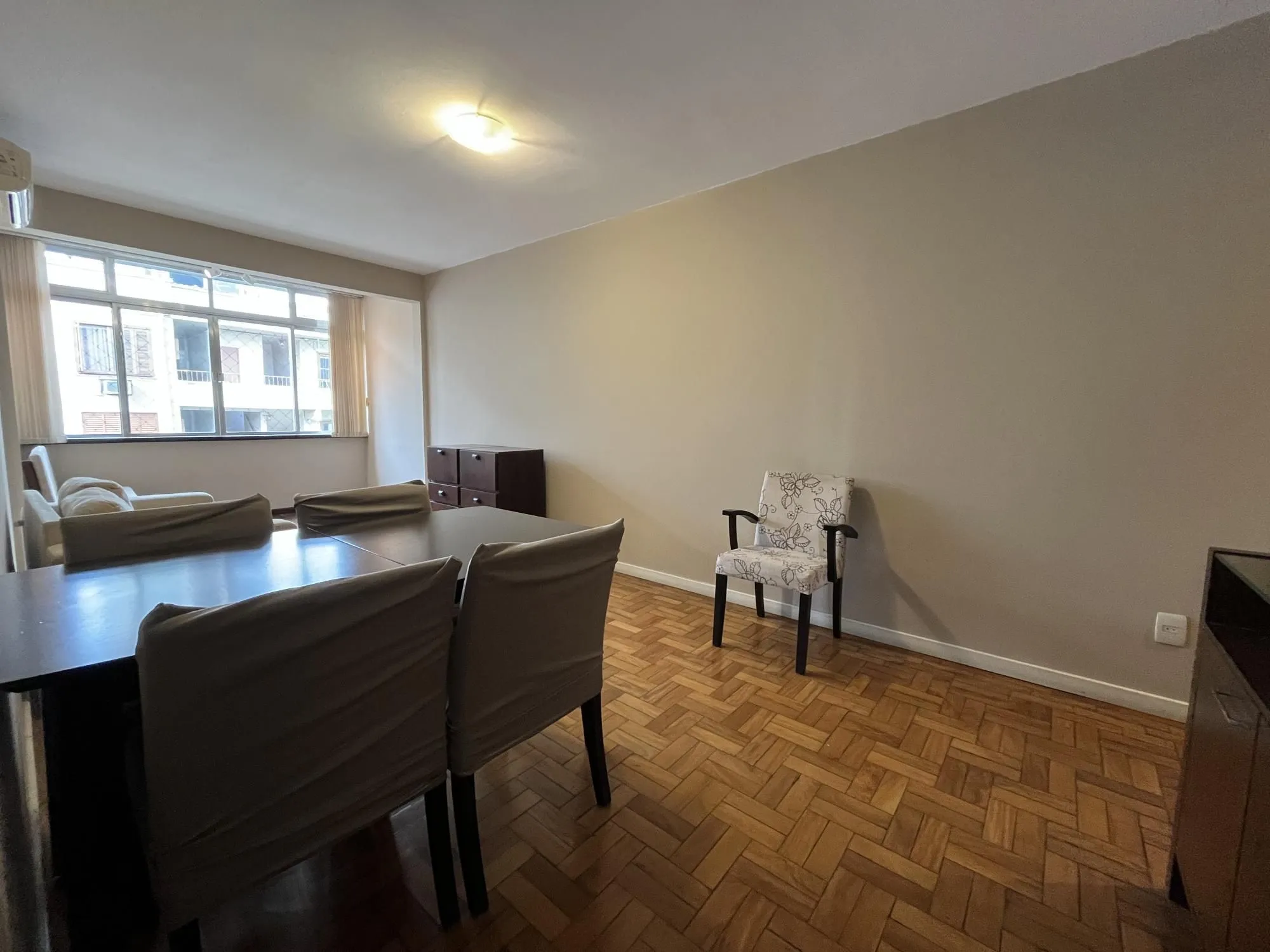 Imagem Apartamento de dois quartos e uma vaga de garagem no bairro Auxiliadora em POA