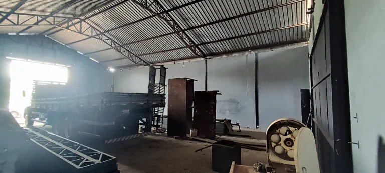 Imagem Barracão à venda em Cascavel, bairro Brazmadeira - 500m² de área construída