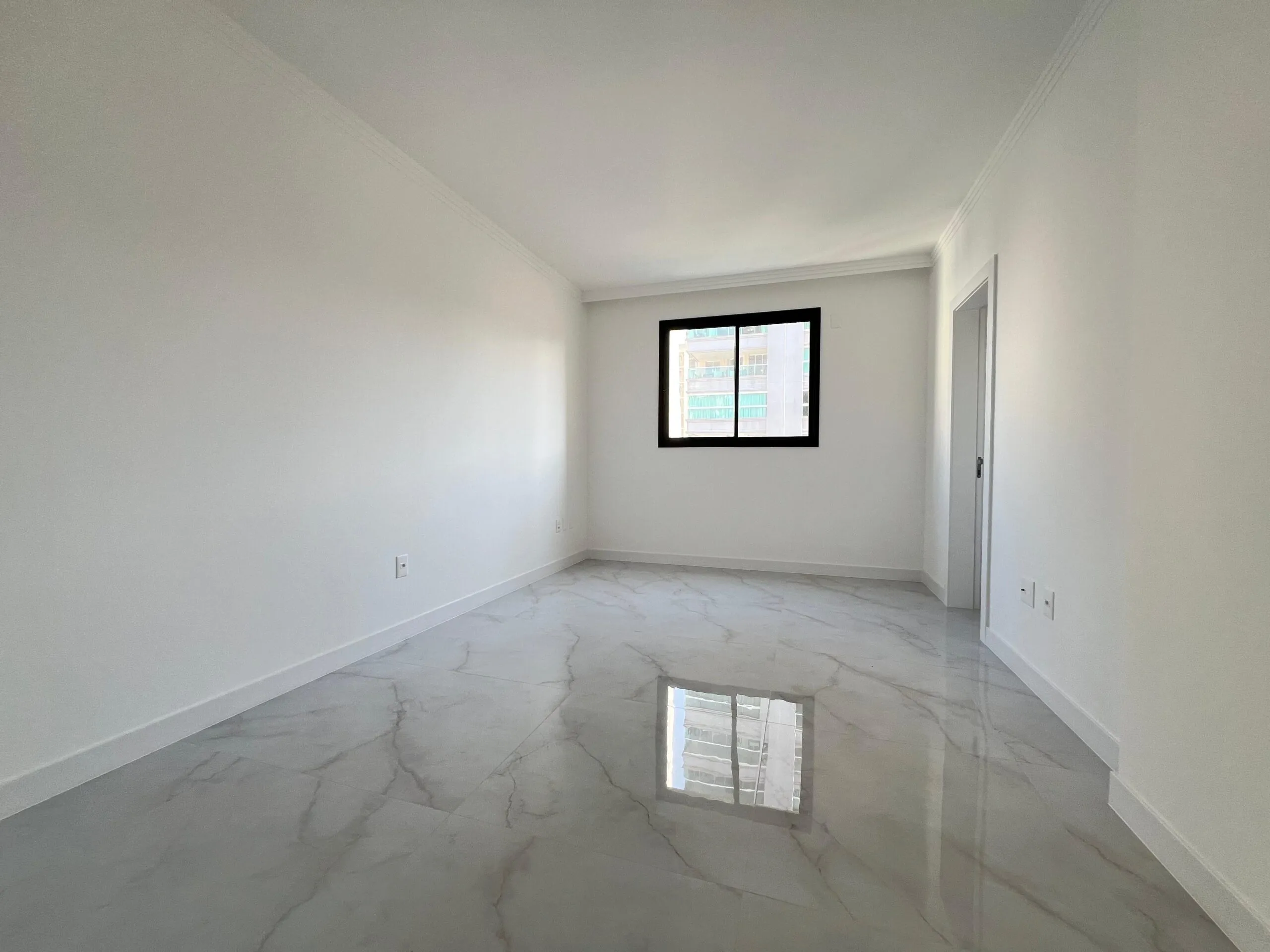 Imagem Apartamento com vista para o mar à venda com 135m2 por R$ 2.150.000,00