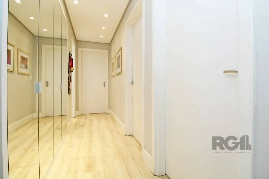Imagem EXCELENTE OPORTUNIDADE! 120m2, 2 VAGAS, ANDAR ALTÍSSIMO COM VISTA PARA AEROPORTO! Apartamento 3 dormitórios (sendo 1 suíte)