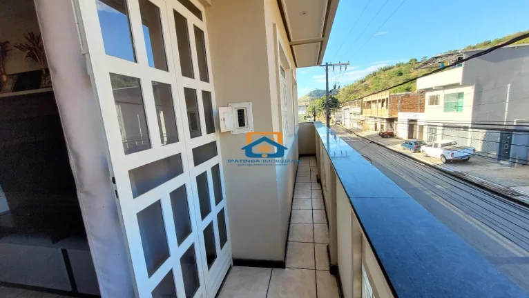 Imagem Casa grande com pontos de Comércio a venda no bairro Veraneio em Santana do Paraíso.