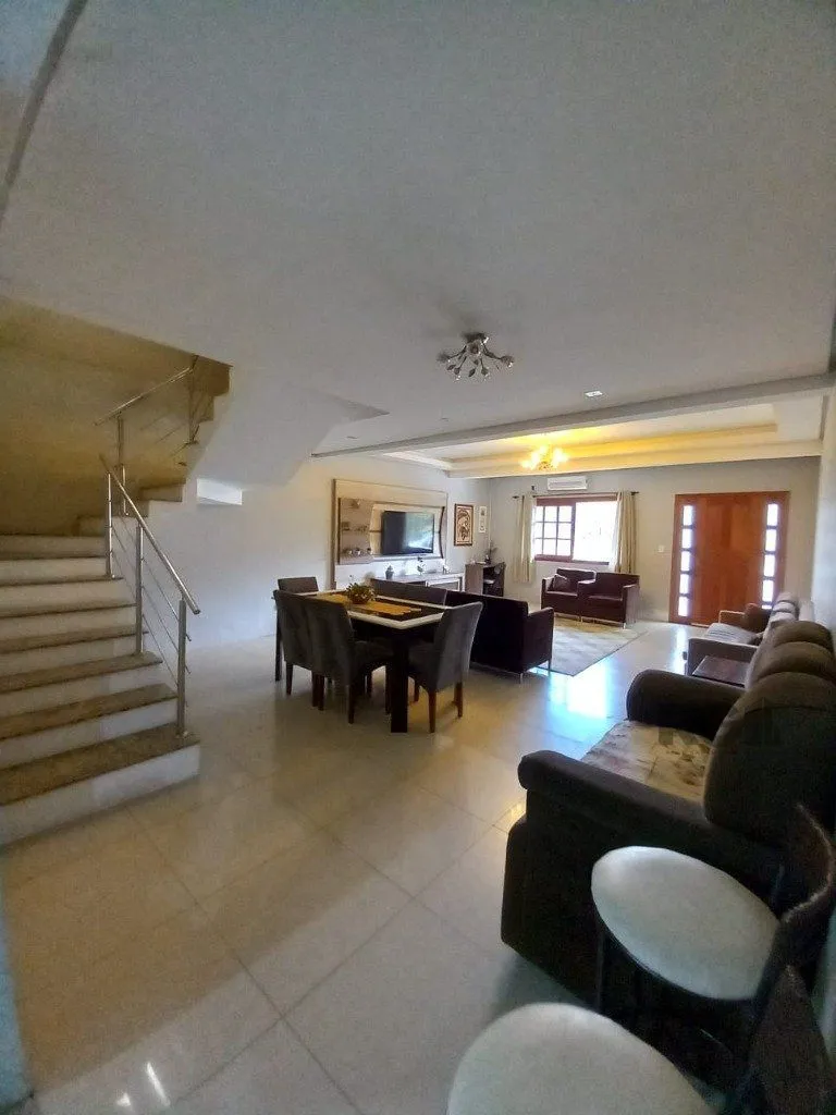 Imagem Casa com 4 dormitórios no bairro Vila Nova