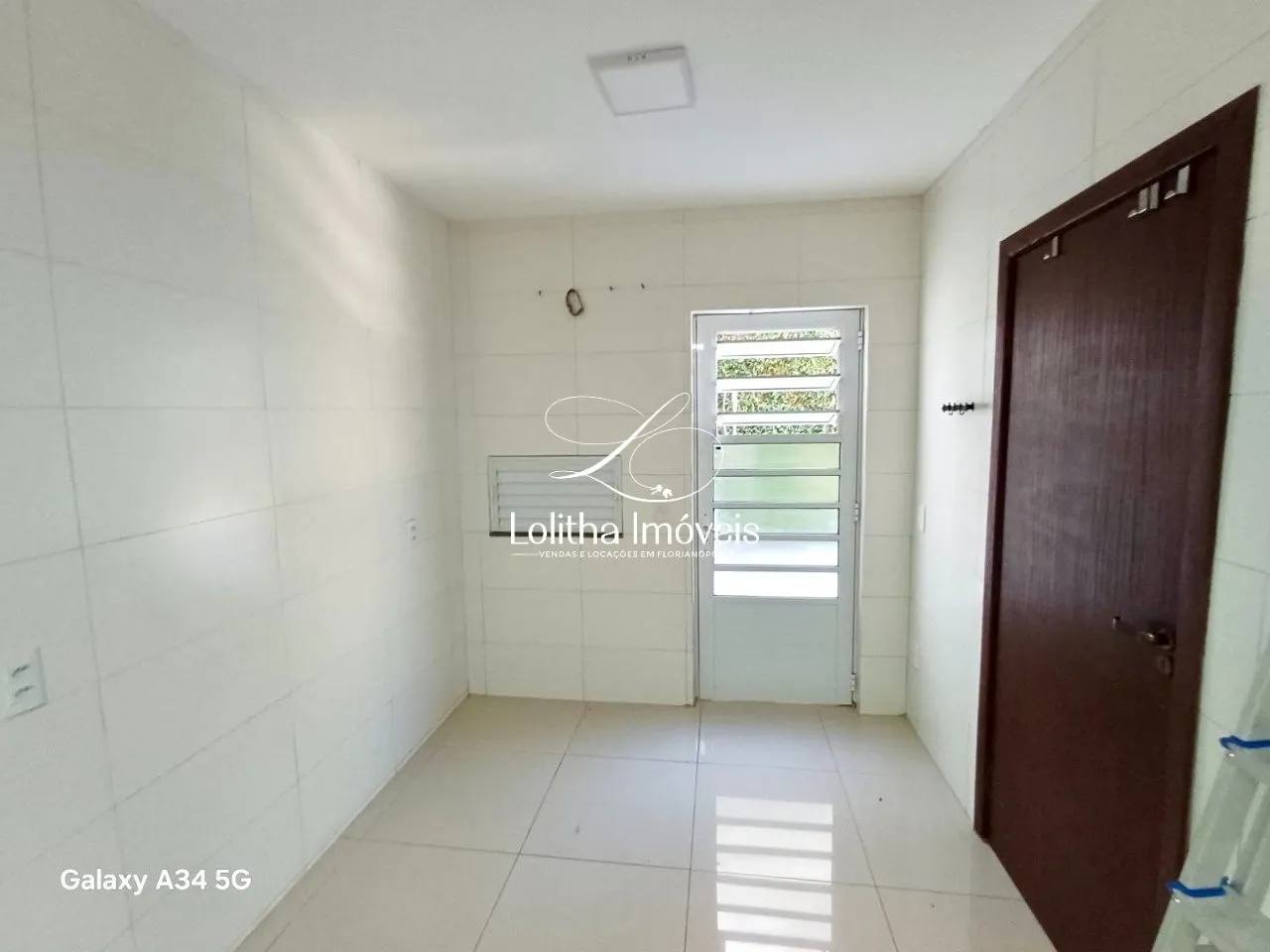 Imagem CASA À VENDA COM 5 QUARTOS NO BAIRRO ABRAÃO - FLORIANÓPOLIS/SC.