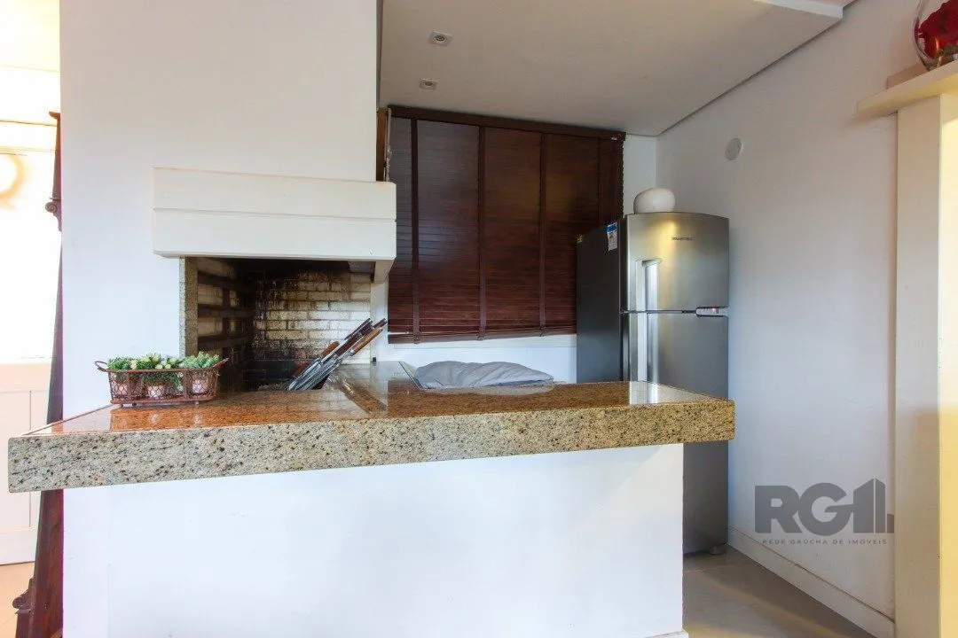 Imagem Casa com 327m² de área privativa, oferecendo 3 dormitórios, sendo 3 suítes