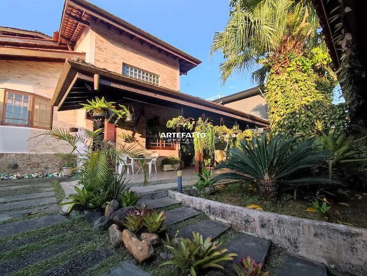 Foto do imóvel Casa à venda em Ubatuba, Praia Grande, com 5 quartos, 213m2