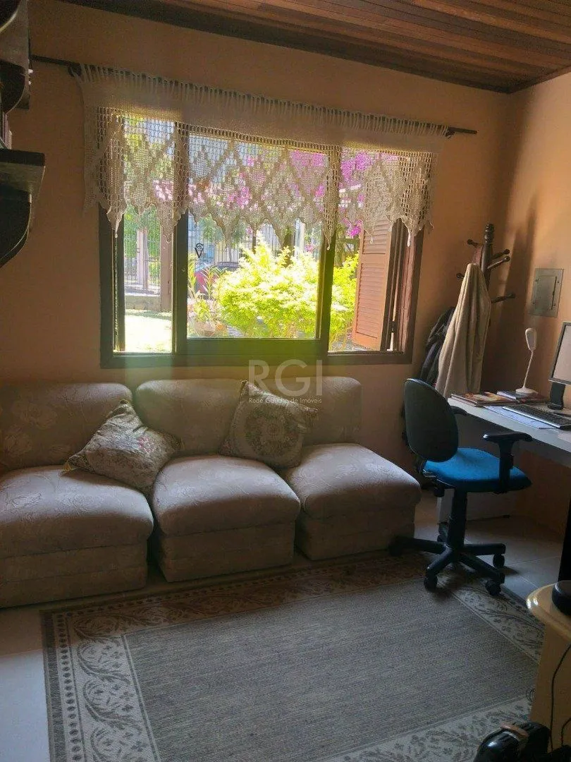 Imagem Casa para Venda - 347m², 5 dormitórios, sendo 2 suites, 2 vagas - Tristeza