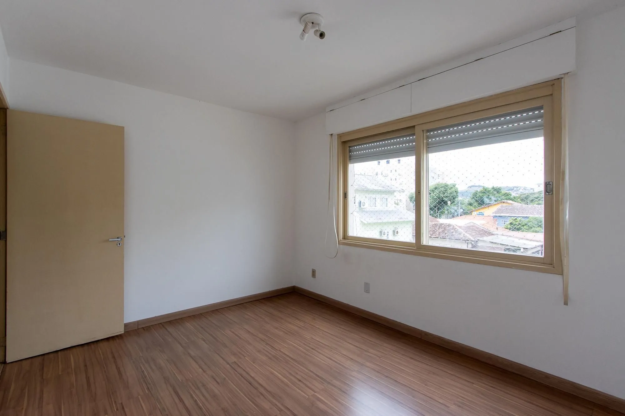 Imagem Apartamento 2 quartos, com 1 vaga escriturada - Bairro Tristeza