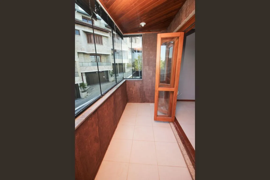 Imagem Apartamento de 2 dormitórios, 1 suíte, closet e 2 vagas de garagem .