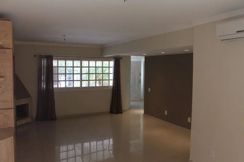 Imagem Casa para Venda - 220m², 3 dormitórios, sendo 1 suites, 4 vagas - Ipanema