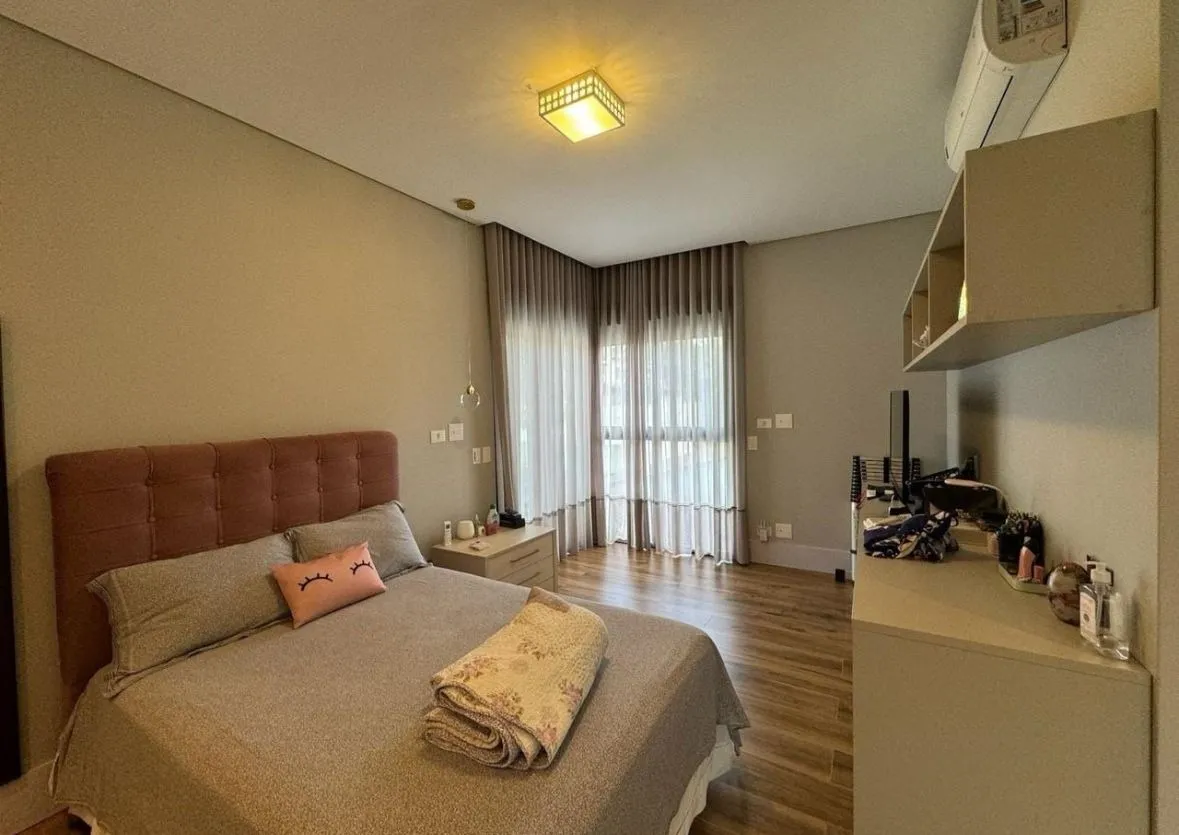Imagem Casa de Altíssimo Padrão à Venda no Alphaville 01 em Barueri, 5 suítes, 600 m², piscina aquecida, mobiliada e terreno de 560 m²