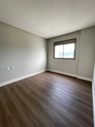 Imagem Apartamento com 3 suítes e 2 vagas de garagem há 250m2 do mar no Centro de Balneário Camboriú