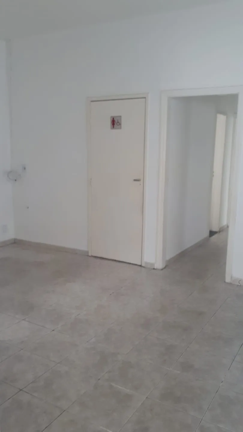 Imagem Casa Comercial no Centro com 2 Dormitórios, Edícula, Acessibilidade, Vaga de Garagem e Ideal para Consultório