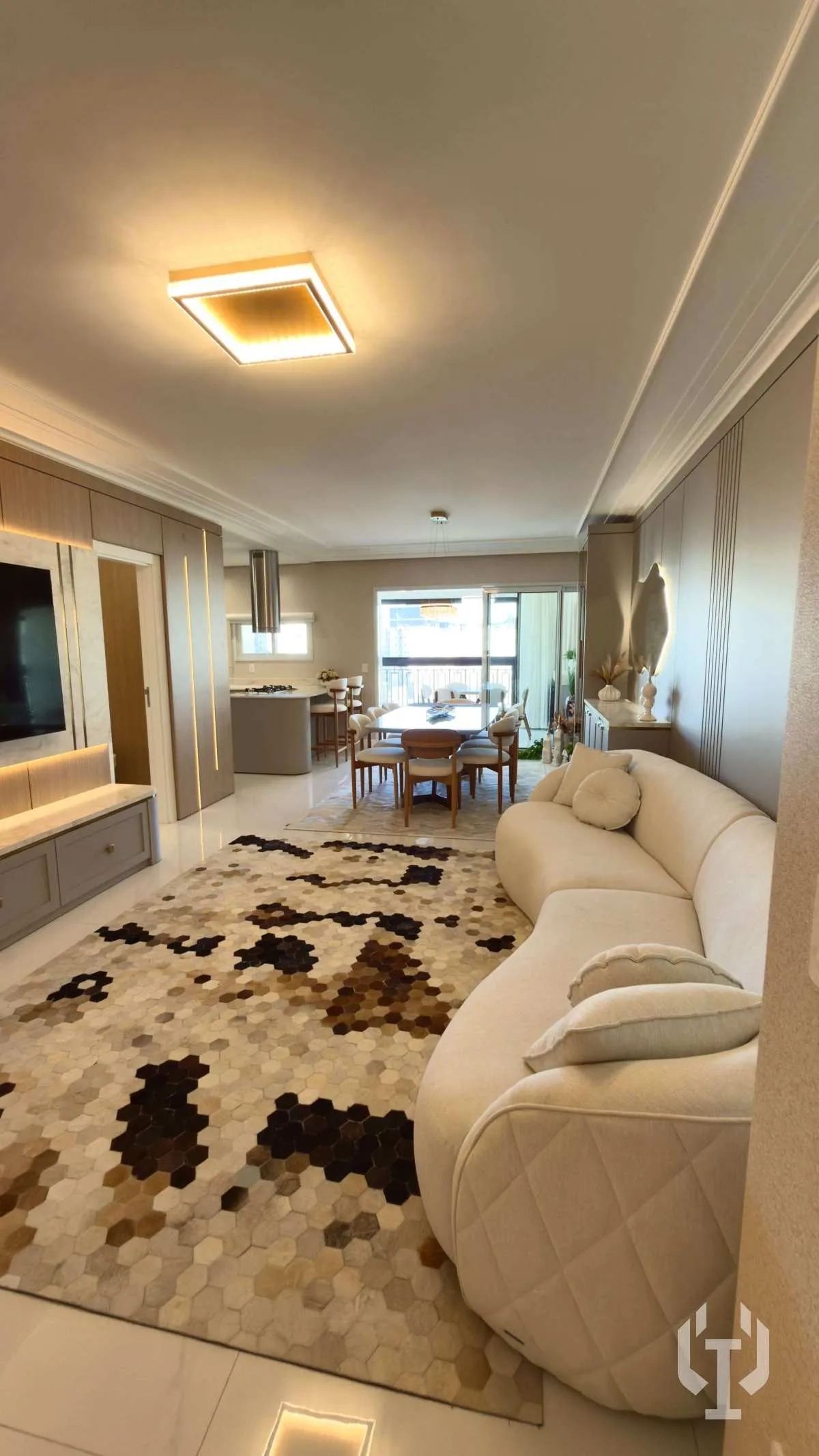 Imagem Apartamento San Lorenzo Dallo à venda, com 4 suítes, 4 vagas e finamente mobiliado no centro de Itapema
