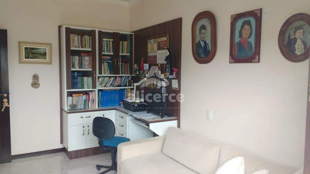 Imagem Casa à venda com 3 quartos, 1 suíte, com 144,98m² em Santo Amaro da Imperatriz - Palhoça/SC