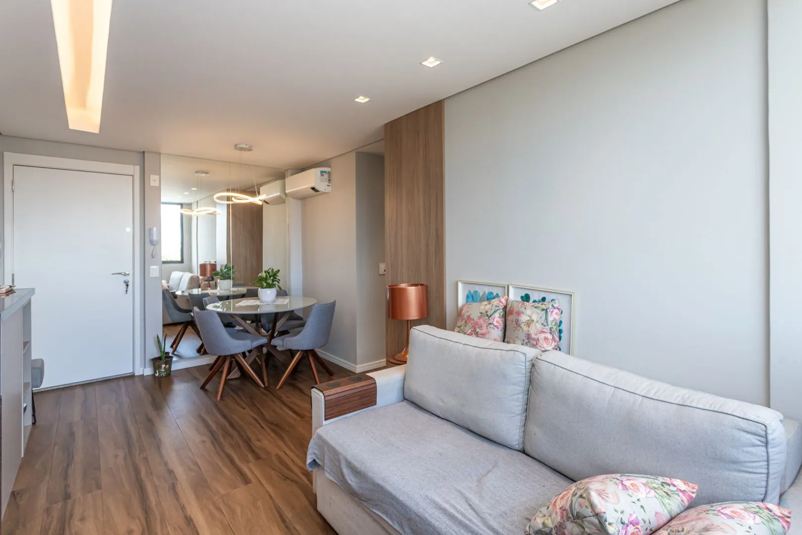 Imagem Apartamento 02 dormit com suíte e 01 vaga, no bairro Azenha, em Porto Alegre.