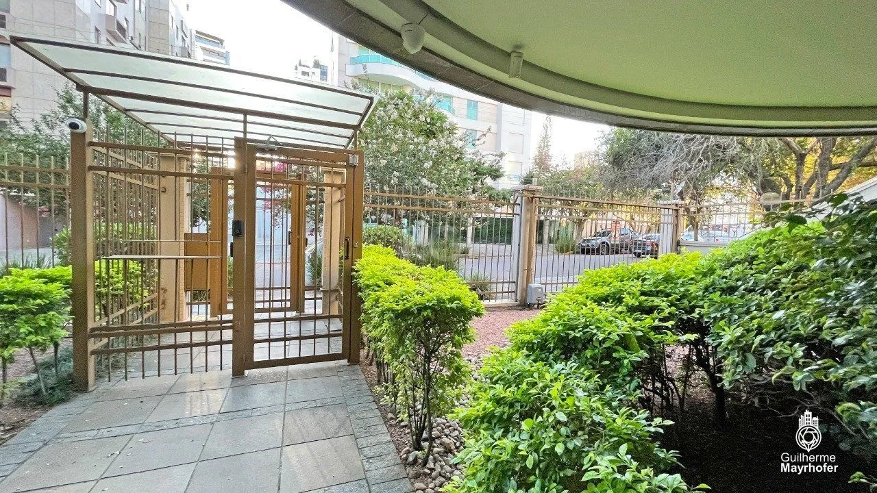 Imagem Cobertura para Venda - 327m², 3 dormitórios, sendo 3 suites, 5 vagas - Petrópolis