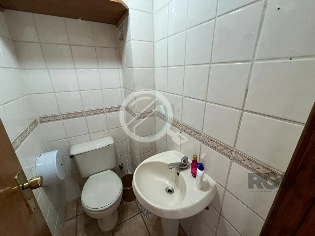 Imagem Sala comercial, elevador, portaria 12 horas e uma vaga de garagem no bairro Bom Fim em Porto Alegre....