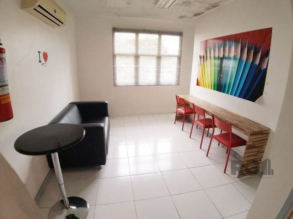 Imagem Casa comercial com 12 dormitórios no bairro Teresópolis