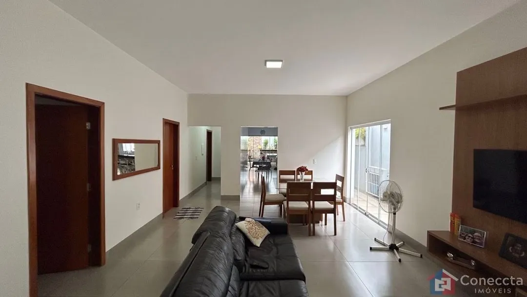 Imagem Casa à venda, 227 m² por R$ 1.080.000,00 - Valparaíso - Patos de Minas/MG