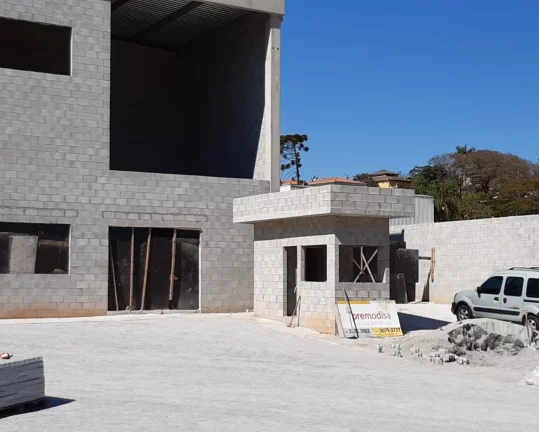Imagem LOCAÇÃO GALPÃO 1.700,00 M ÁREA CONSTRUÍDA TERRENO 3.248,00 M 25 VAGAS ENTRADA PARA CAMINHÃO ESTRADA EMBÚ / COTIA 600 METROS ROD. RAPOSO TAVARES