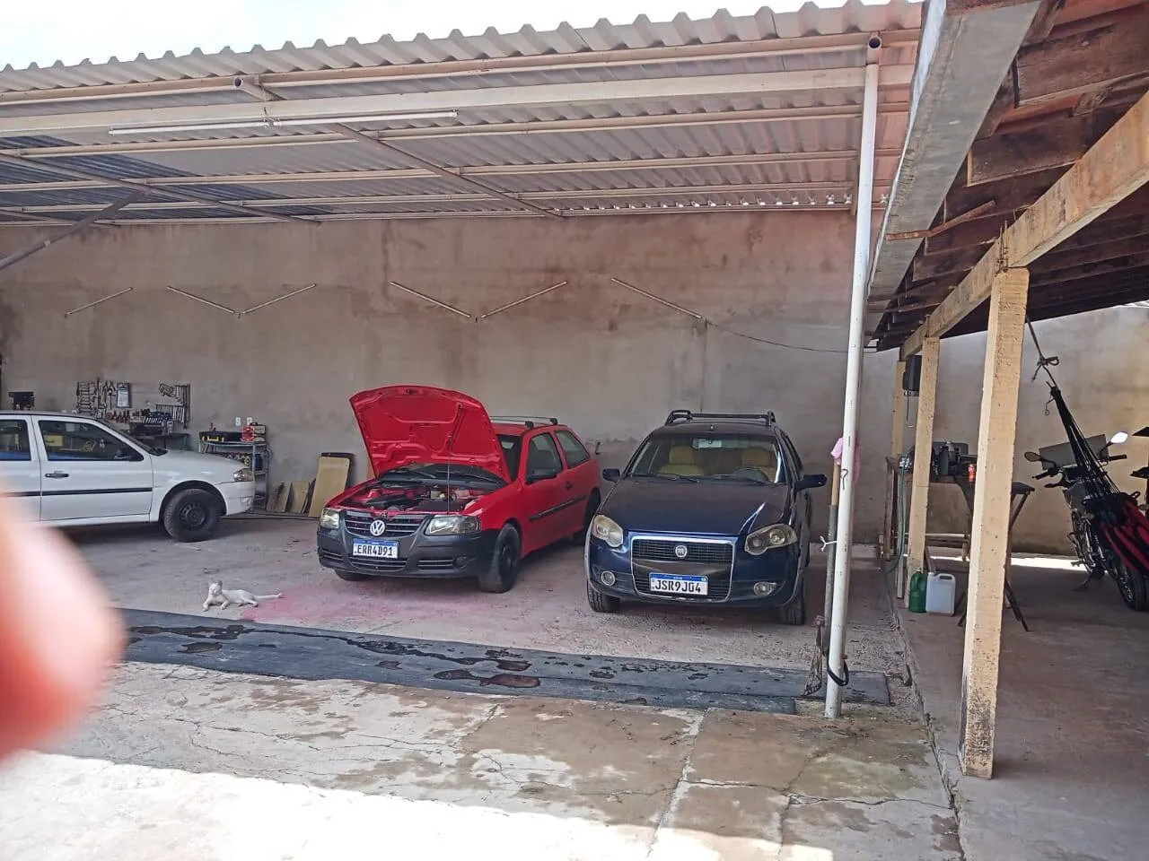 Imagem Casa 2 quartos, e espaço Comercial anexo. Terreno amplo com quintal.