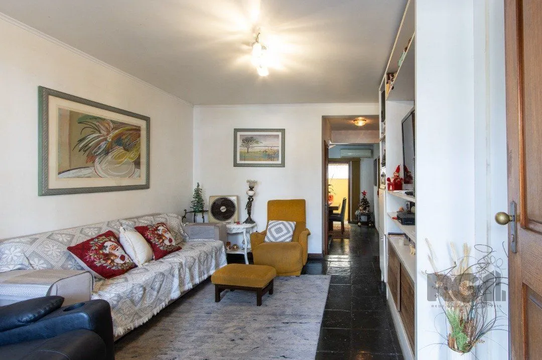 Imagem Casa de 3 dormitórios à venda na Tristeza - Zona sul de Poa.