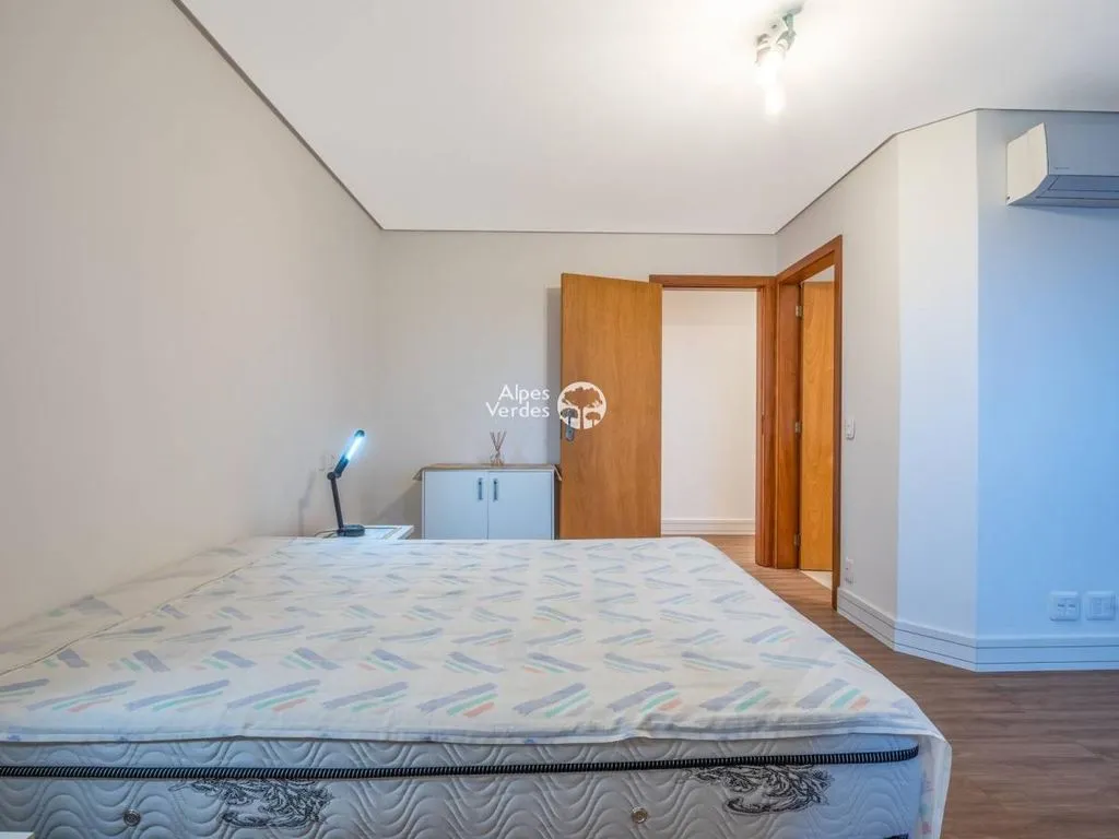 Imagem VENDE-SE APARTAMENTO COM 4 SUITES PROXIMO A RUA COBERTA DE GRAMADO