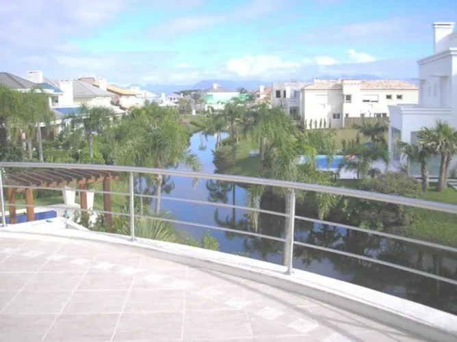 Imagem Casa para Venda - 462m², 6 dormitórios, sendo 6 suites, 3 vagas - Atlântida