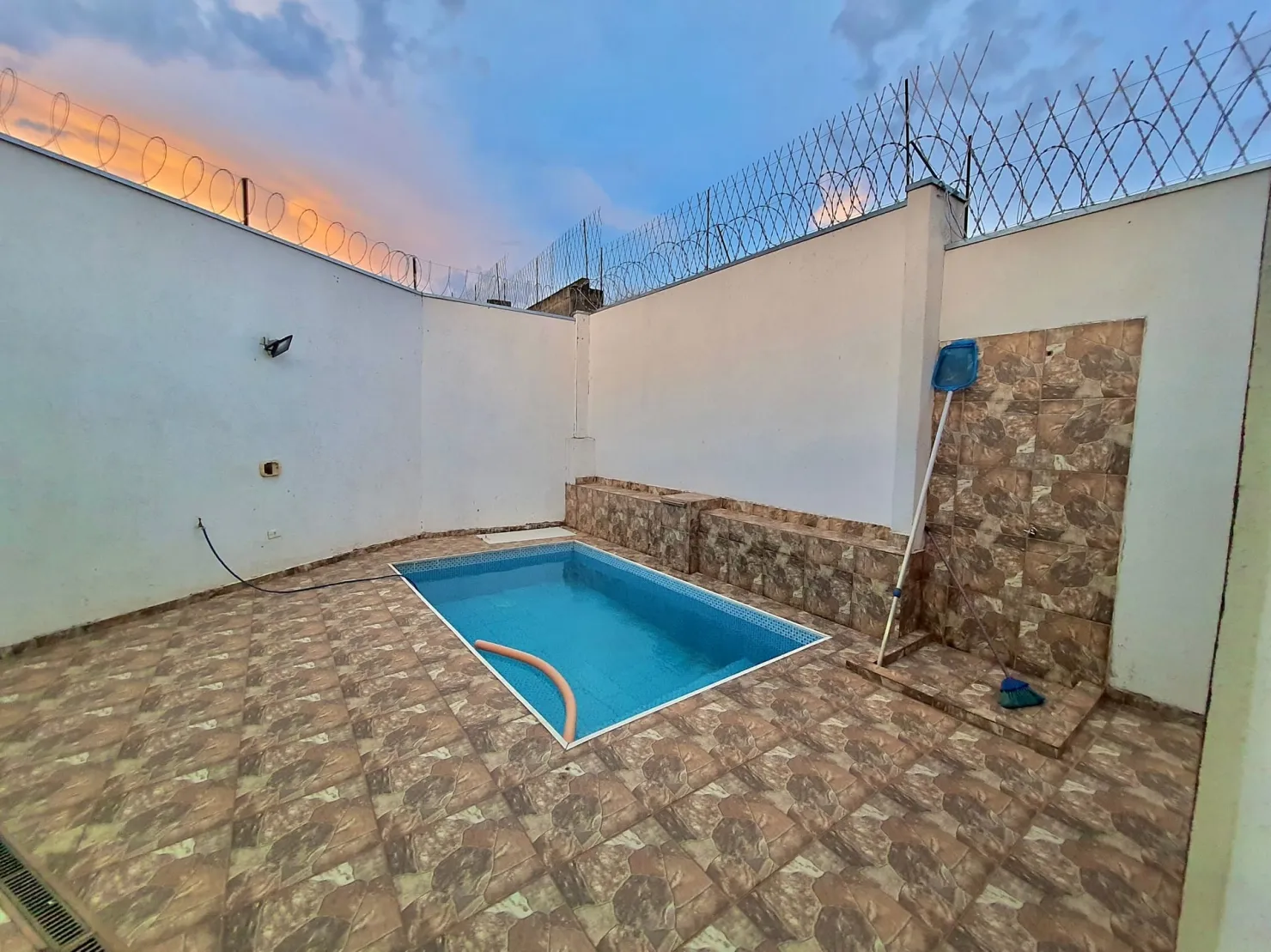 Imagem Comercial à venda 1 Quarto, 1 Suite, 1 Vaga, 467.52M², Jardim Baronesa, Taubaté - SP