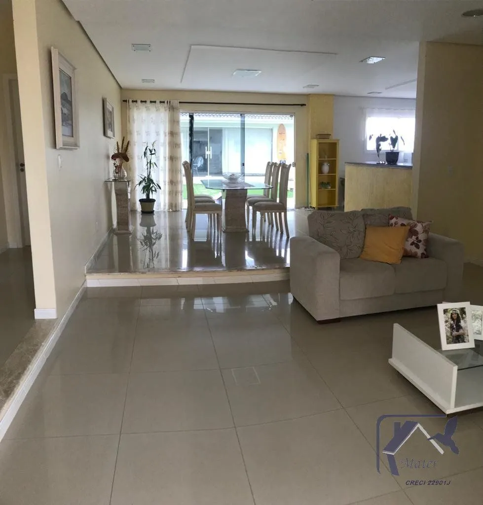 Imagem Casa para Venda - 0m², 5 dormitórios, sendo 2 suites, 2 vagas - Village