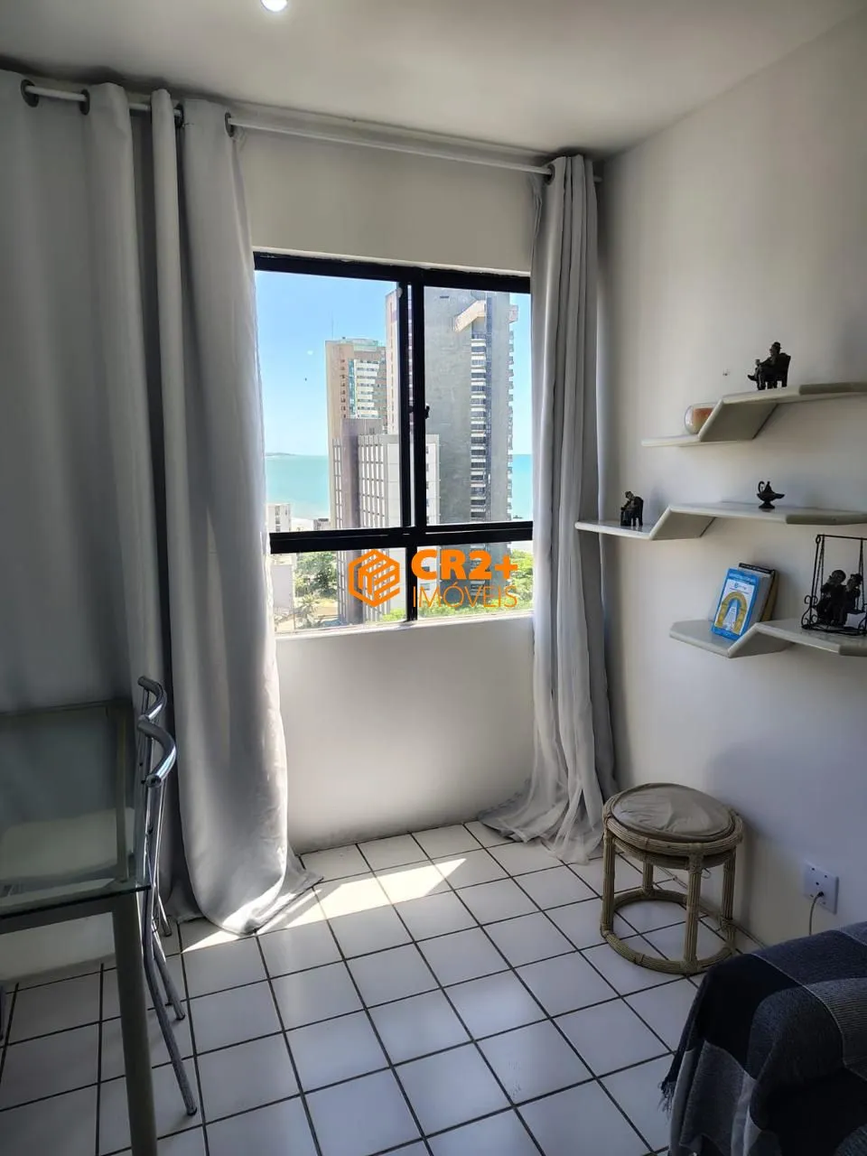Imagem Vendo flat á menos de 100 metros do Mar, na Avenida Bernardo Vieira de Melo