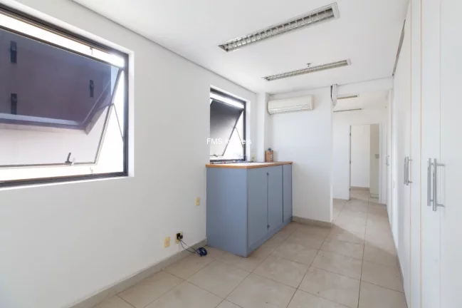 Imagem Conjunto comercial com 196m2 ao lado da estação Barra Funda.