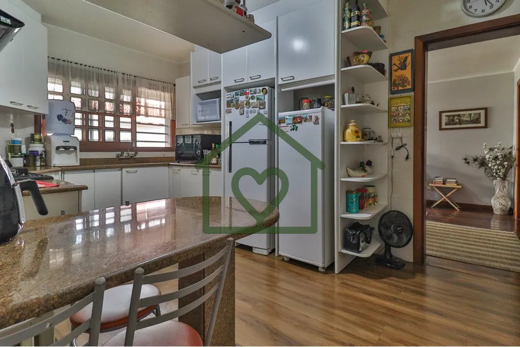 Imagem Casa de 325m2 de área privativa em terreno de 350m2 no bairro Jardim Lindóia, distribuída em dois...