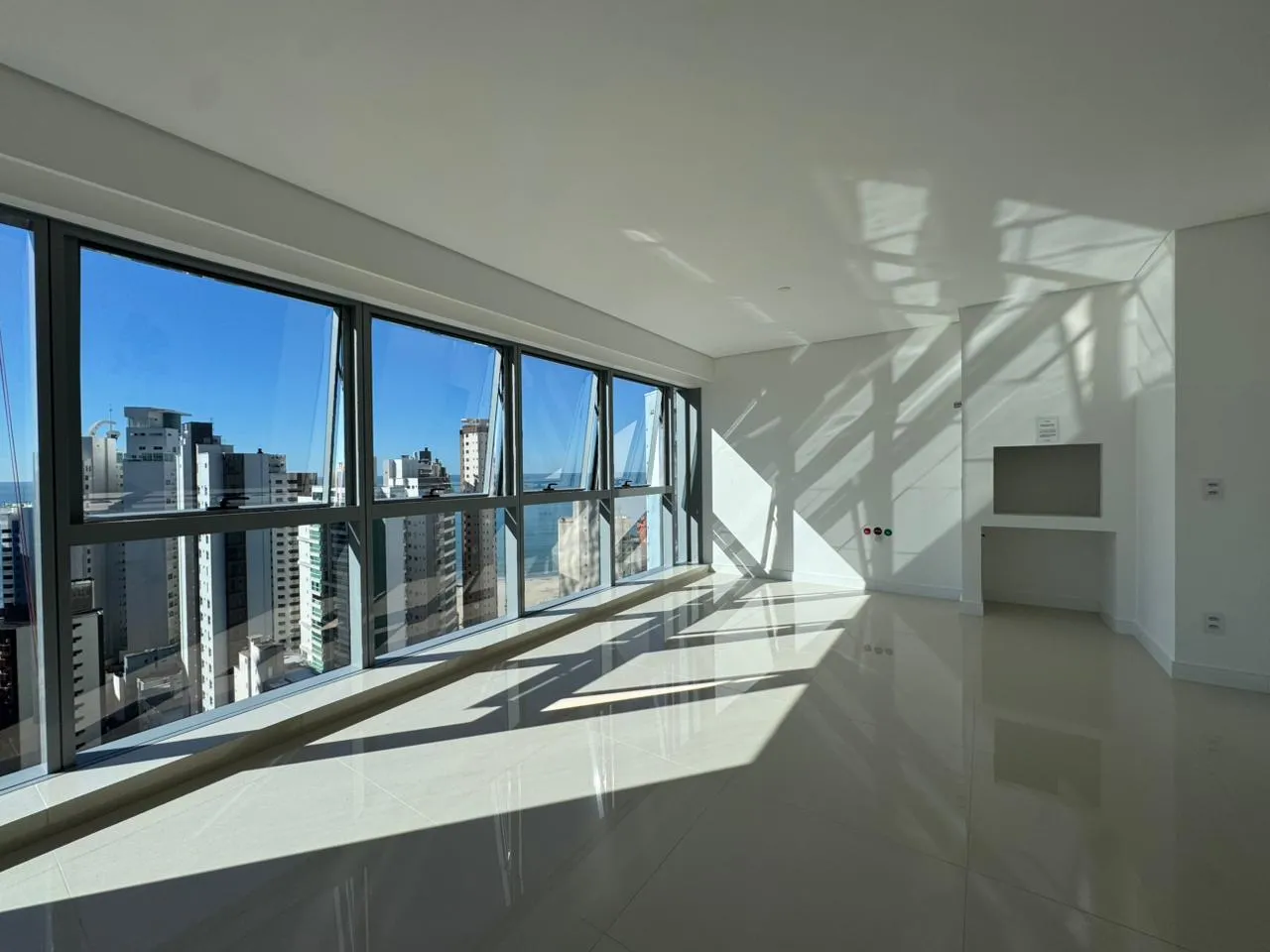 Imagem Apartamento com vista para o mar à venda com 171m2 por R$ 5.650.000,00
