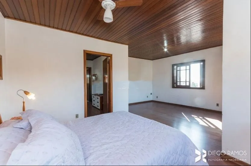 Imagem Casa para Venda - 190m², 4 dormitórios, sendo 1 suites, 2 vagas - Partenon