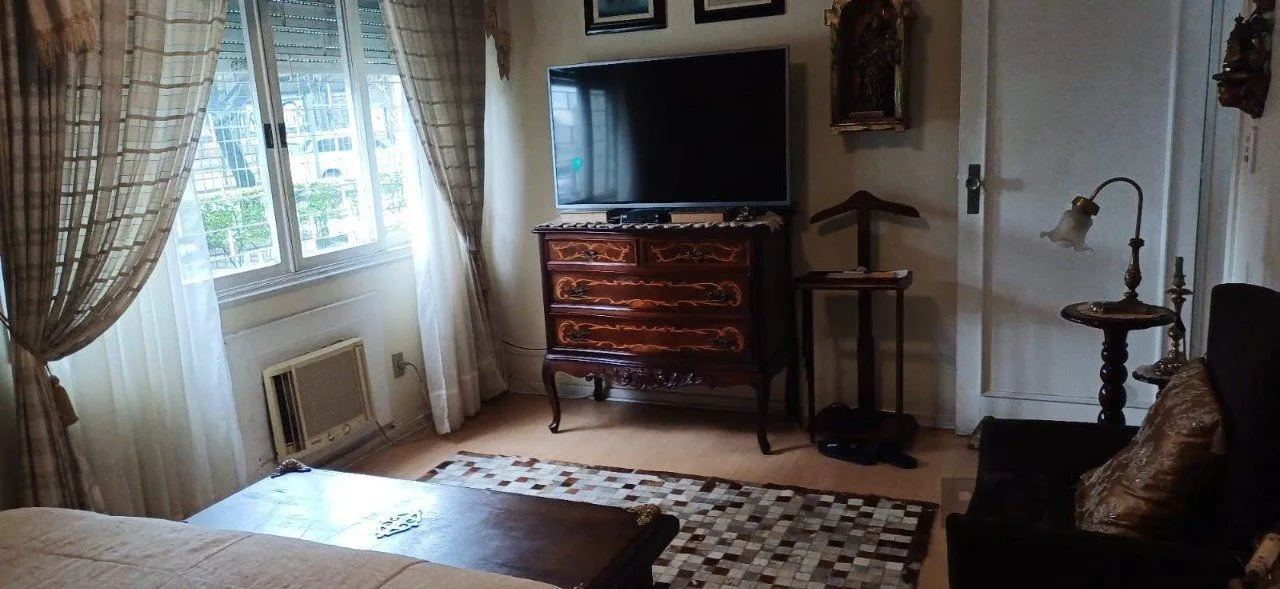 Imagem Apartamento de 3 quartos, localizado no bairro Petrópolis em Porto Alegre/RS.