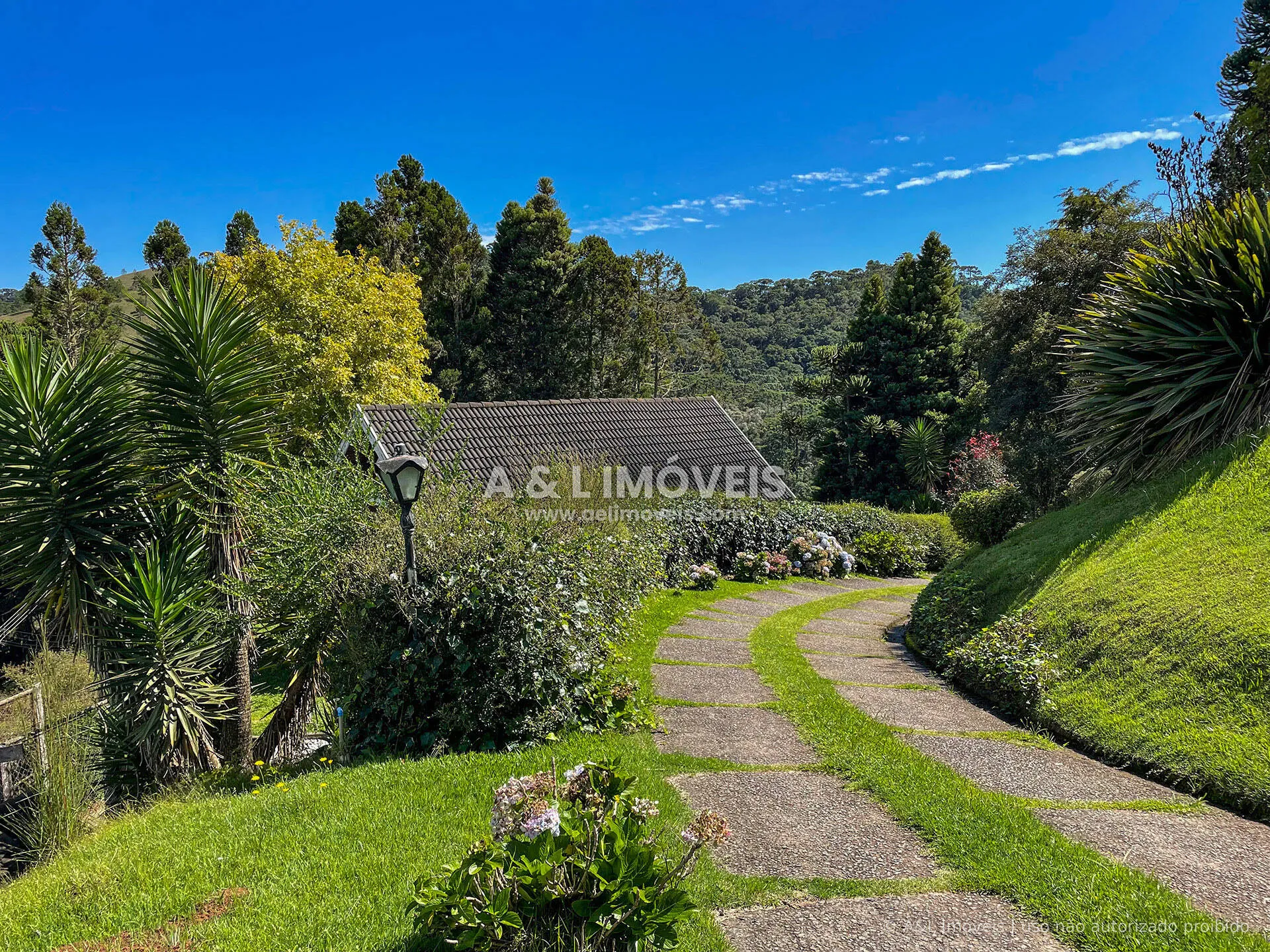 Imagem Casa Condomínio Campos do Jordão | 977 m² | 5 Suítes | Lazer Completo