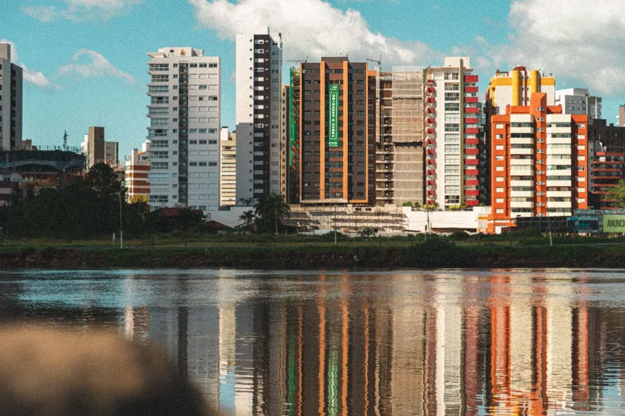 Imagem Apartamento à venda em Torres, Predial, com 3 quartos, 105.67m2