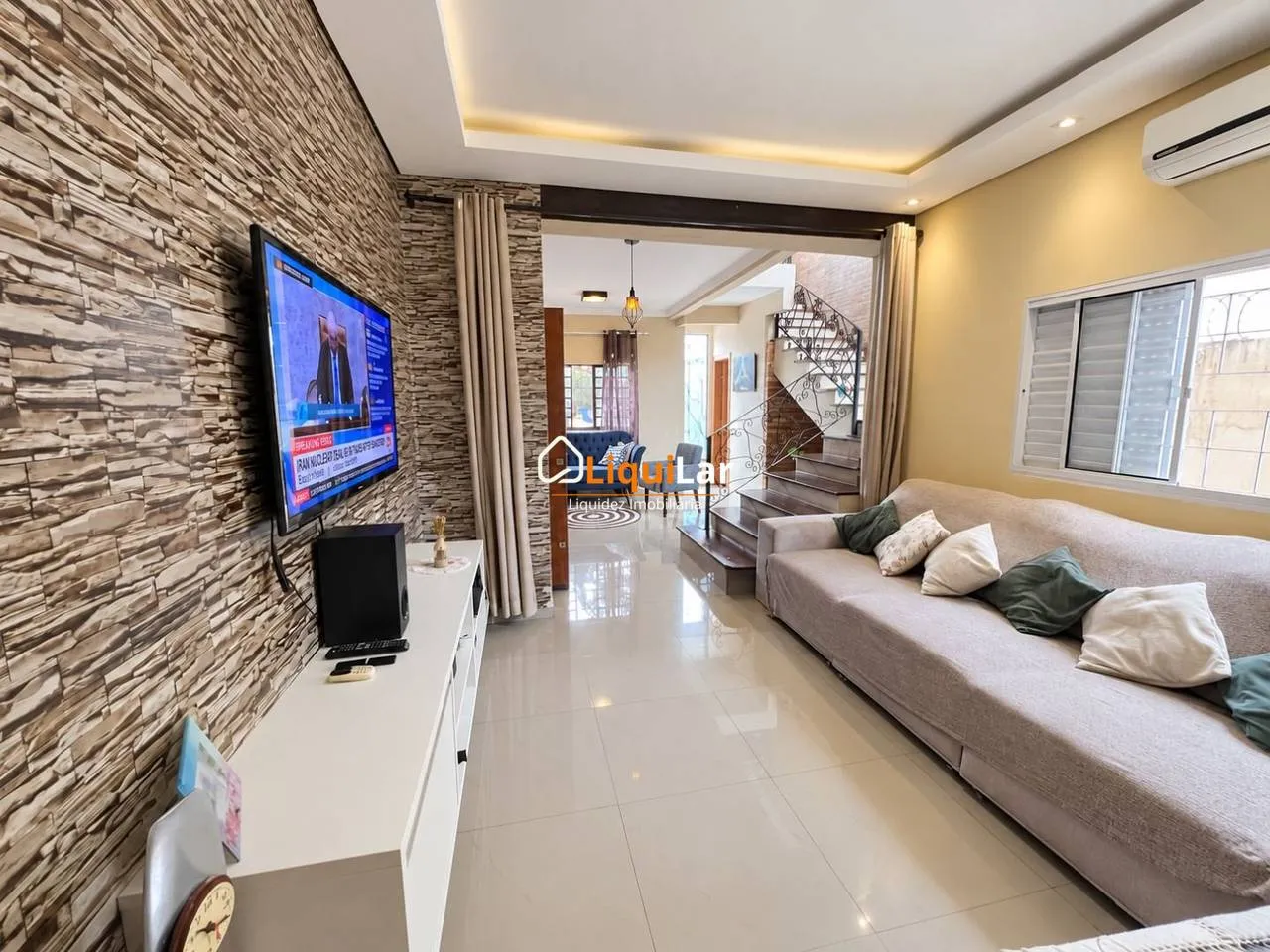 Imagem Sobrado mobiliado com 3 suítes, piscina, área gourmet e energia solar no Vilas Boas
