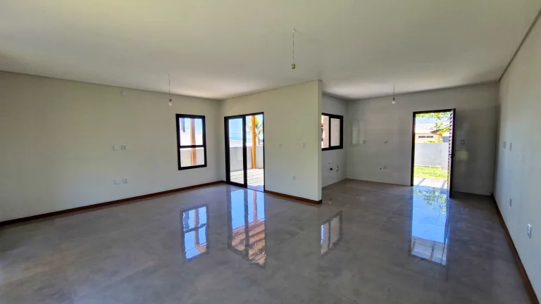 Imagem Espetacular Casa à Venda na Praia do Siriú em Garopaba: Seu Paraíso à Beira-Mar!
