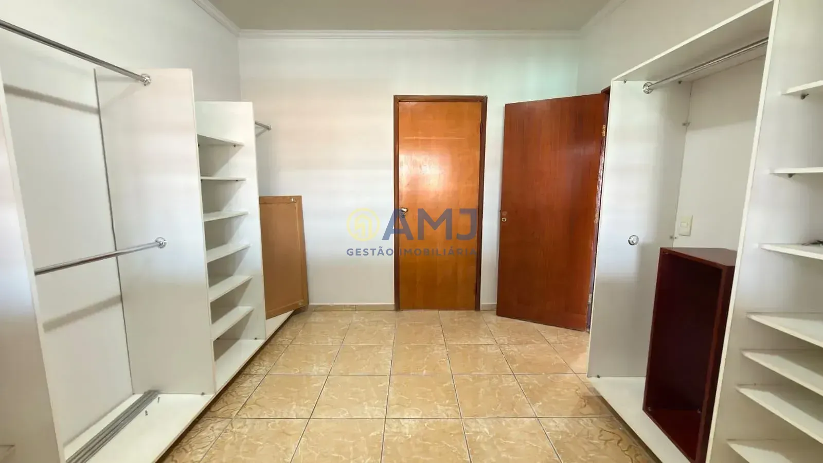 Imagem SOBRADO AMPLO À VENDA | VILA LUCY - GOIÂNIA