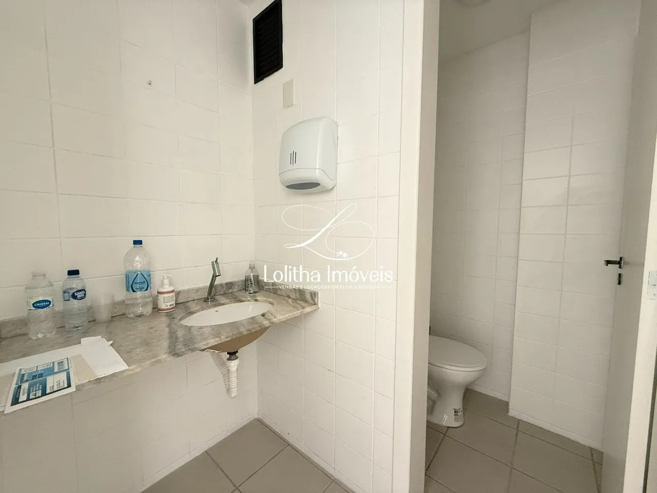 Imagem SALA COMERCIAL NO CENTRO DE FLORIANÓPOLIS/SC PARA VENDA OU LOCAÇÃO