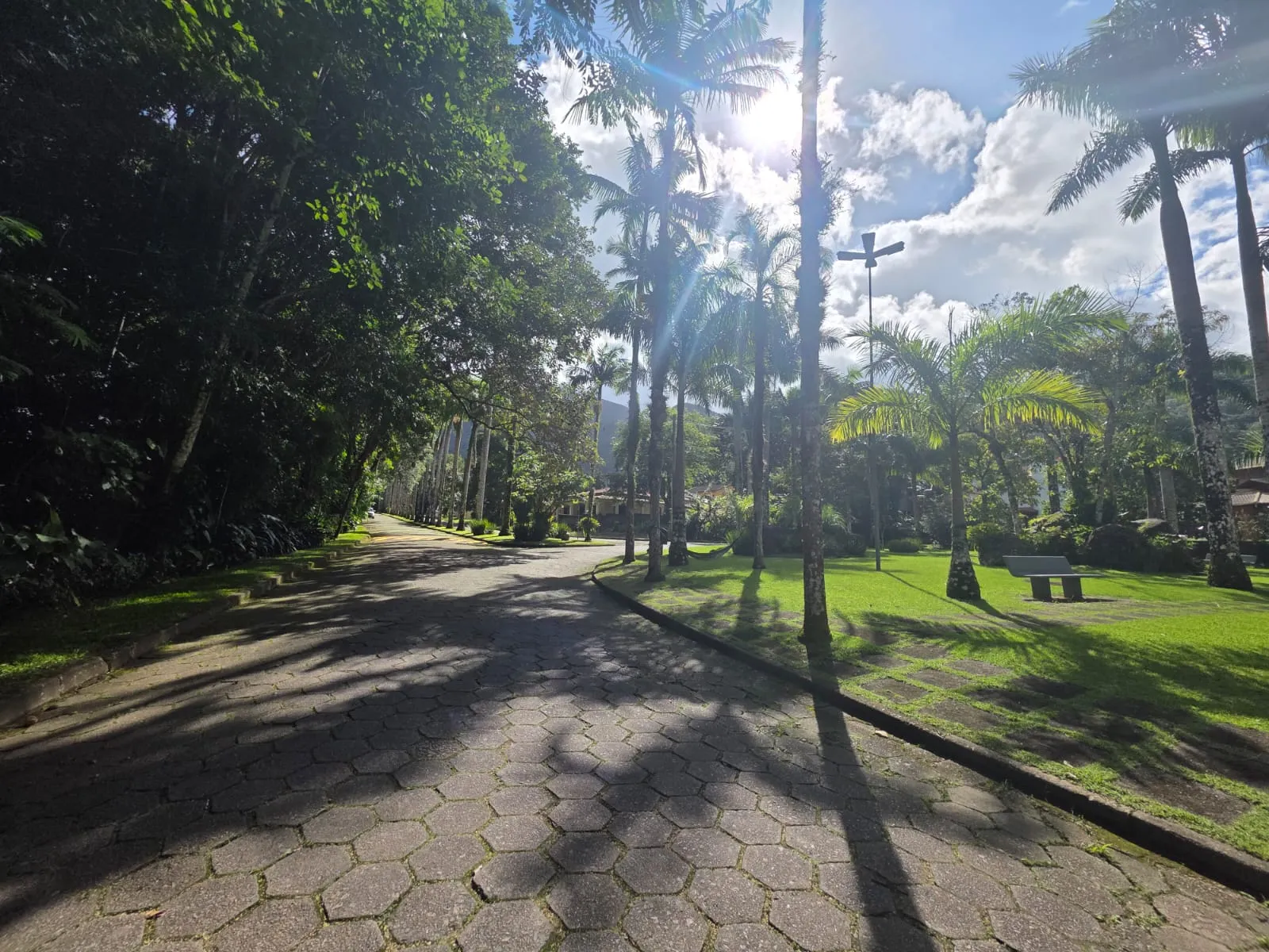 Imagem Charmosa Casa em condomínio no Park Imperial em Caraguatatuba