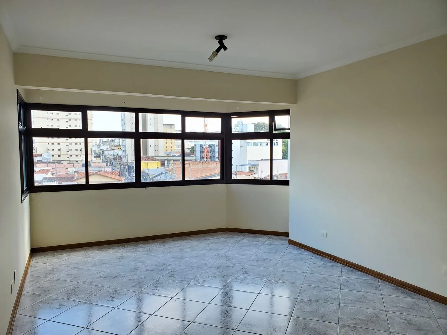 Foto do imóvel Apartamento à venda 2 Quartos, 1 Suite, 1 Vaga, 75M², Centro, Taubaté - SP | Edifício Millenium