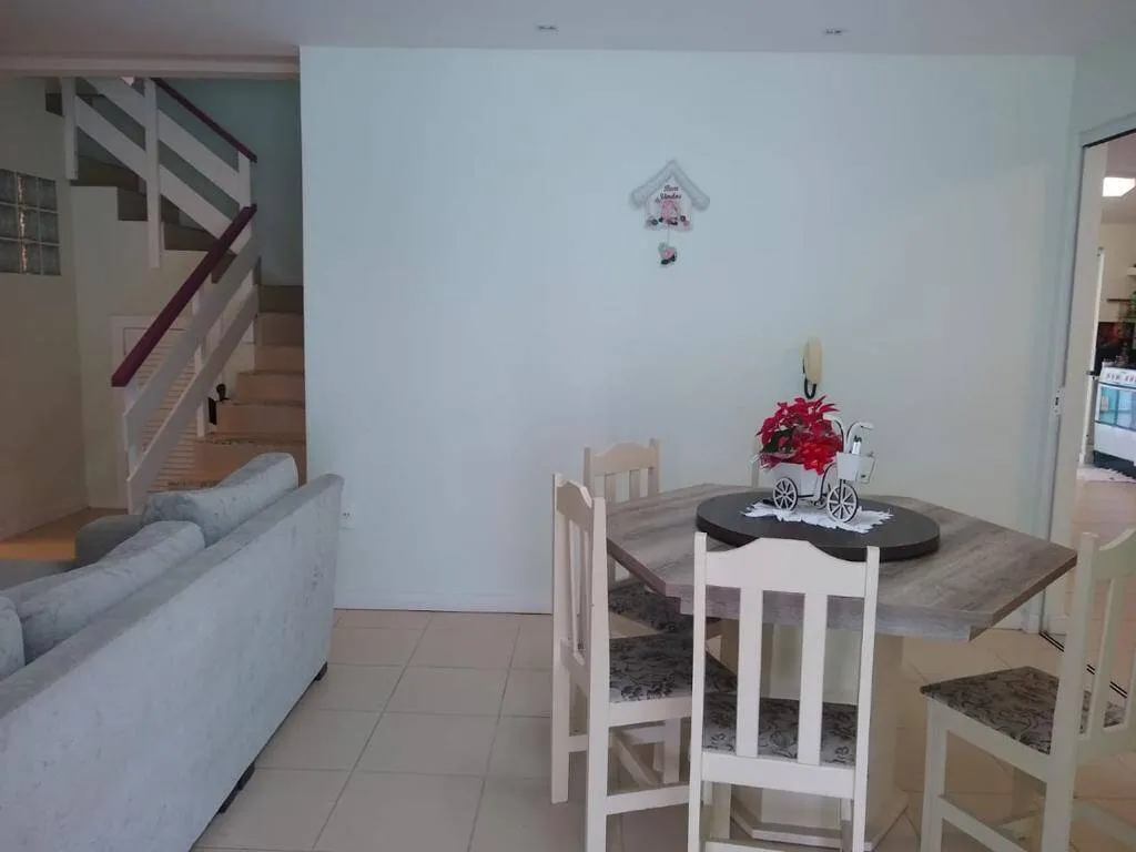 Imagem Casa 5 dormitórios à 170 metros da Praia em Canasvieiras