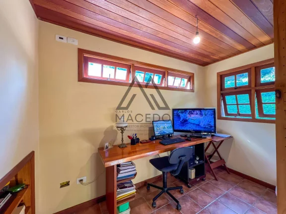 Imagem Casa típica da Granja Viana, em condomínio com mata Atlântica predominante. Propriedade exclusiva...