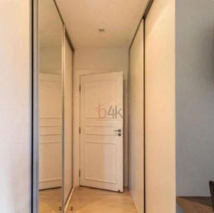 Imagem Elegante apartamento de 220m² com quatro dormitórios a venda no Campo Belo.