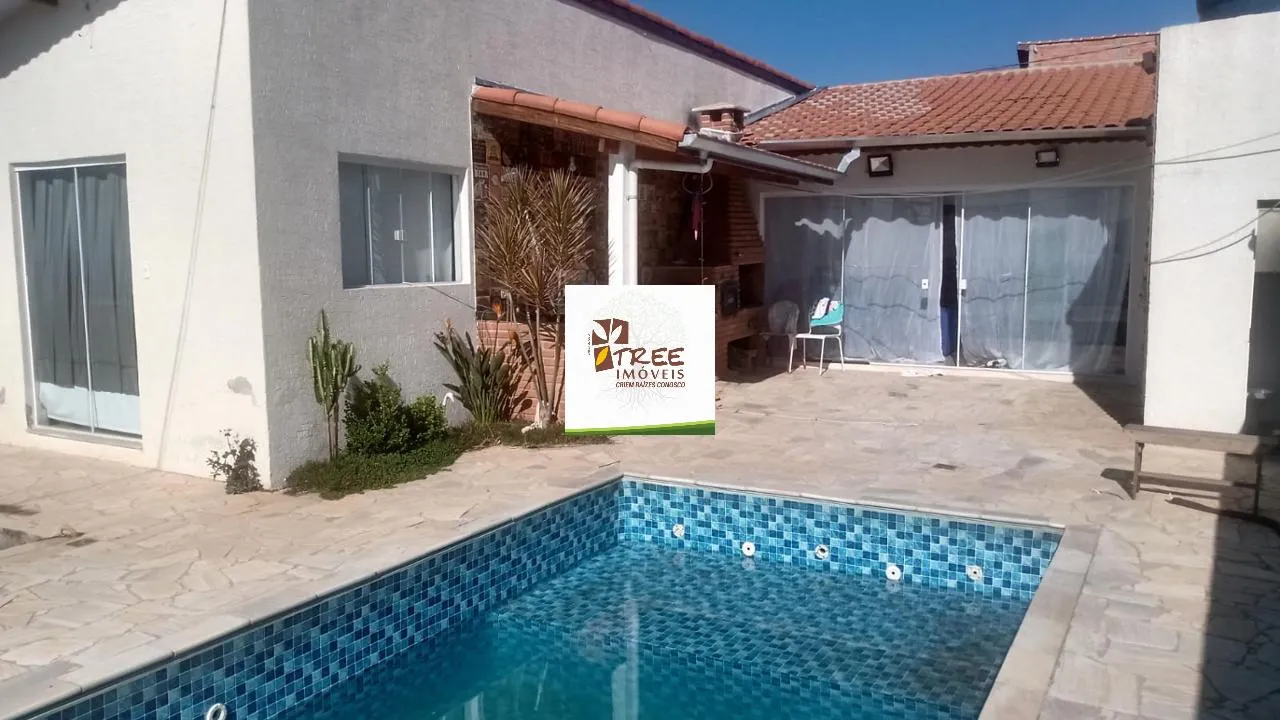 Imagem VENDA DE SOBRADO NO RESIDENCIAL ALTO DAS COLINAS, EM ARUJÁ/SP, 500m² com 5 quartos, suíte com hidro, piscina, 07 vagas e vista pra mata. CONSULTE-NOS.