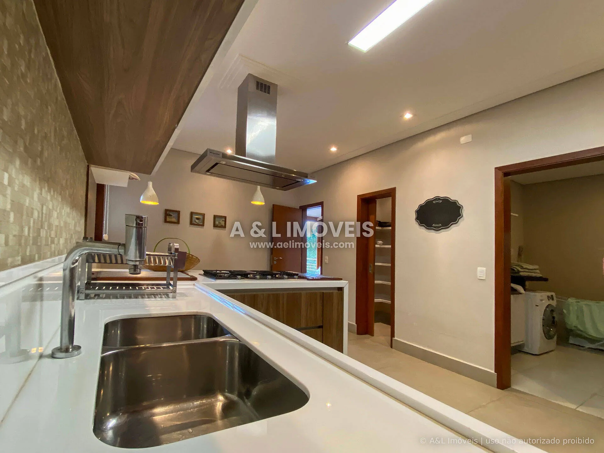 Imagem Casa alto padrão em Campos do Jordão | 5 suítes | Condomínio fechado